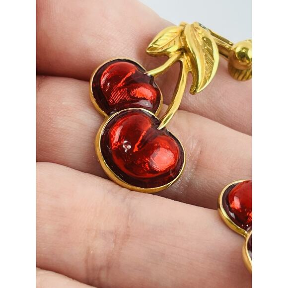 Vintage AVON EARRINGS Clip On RED FRUIT ENAMEL GOLD TONE CHERRY DANGLE Leaves Sl - Picture 5 of 12
